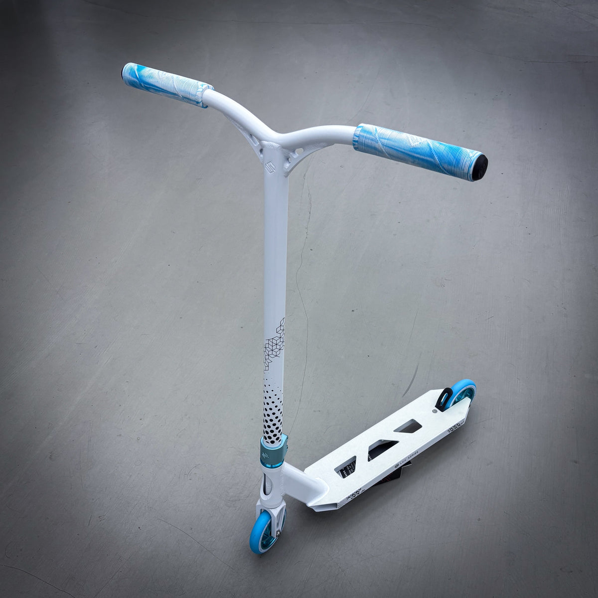 Striker Lux V2 White/Teal Custom Løbehjul - White/Teal-ScootWorld.dk