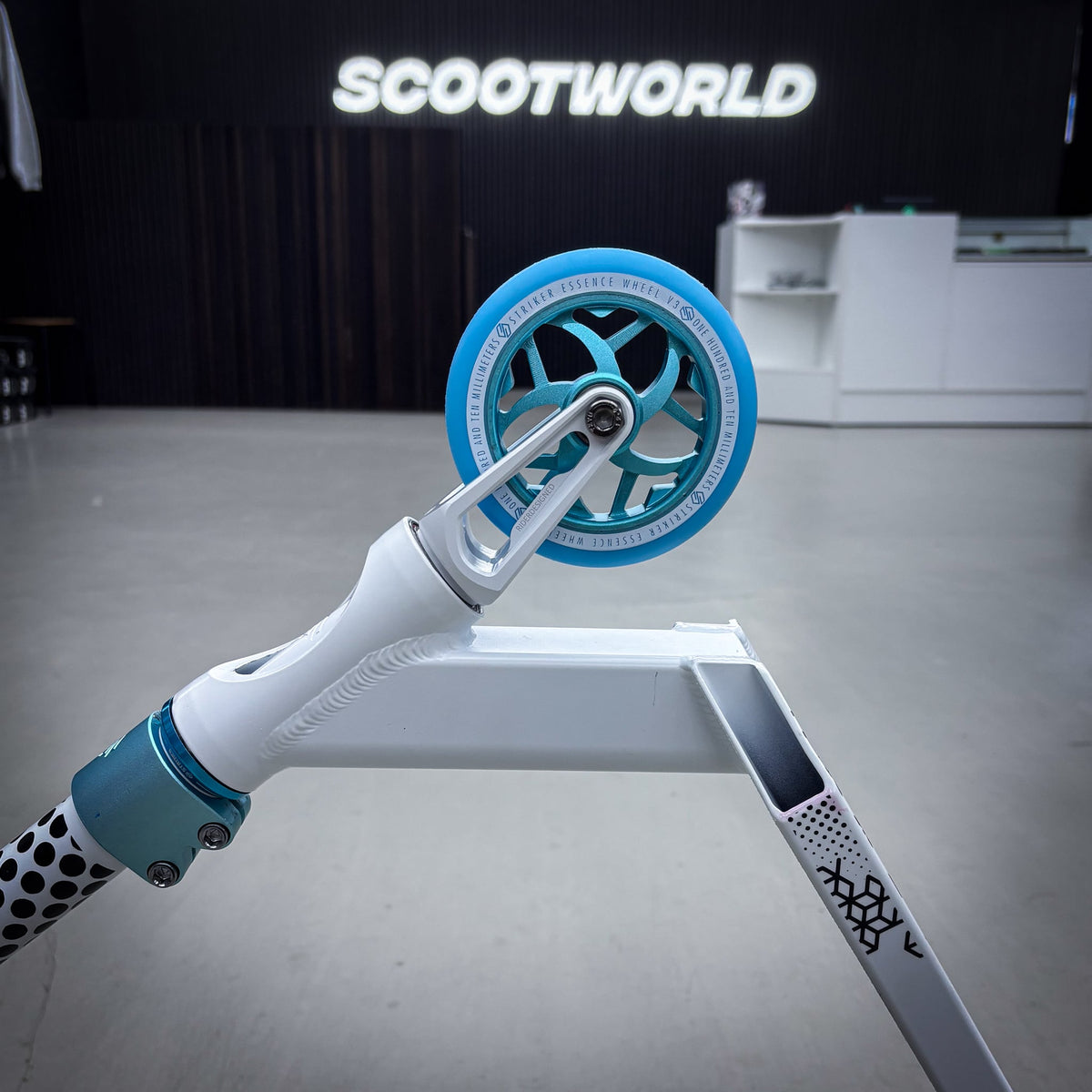 Striker Lux V2 White/Teal Custom Løbehjul - White/Teal-ScootWorld.dk