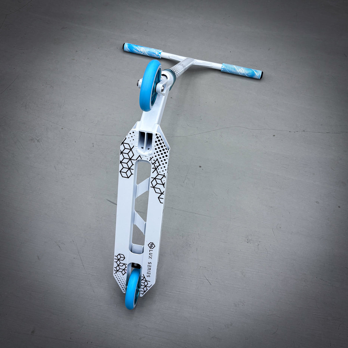 Striker Lux V2 White/Teal Custom Løbehjul - White/Teal-ScootWorld.dk